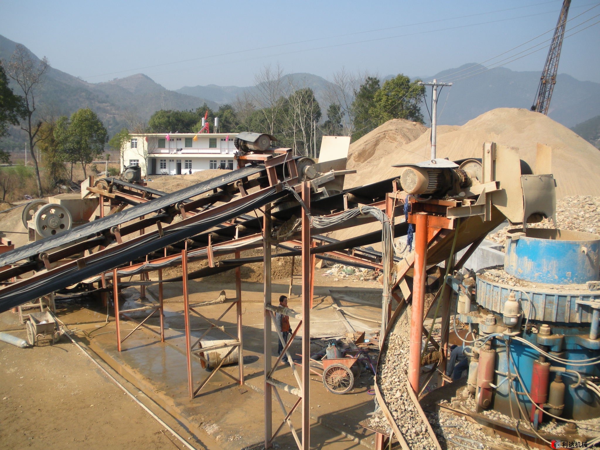 制砂機生產(chǎn)現(xiàn)場